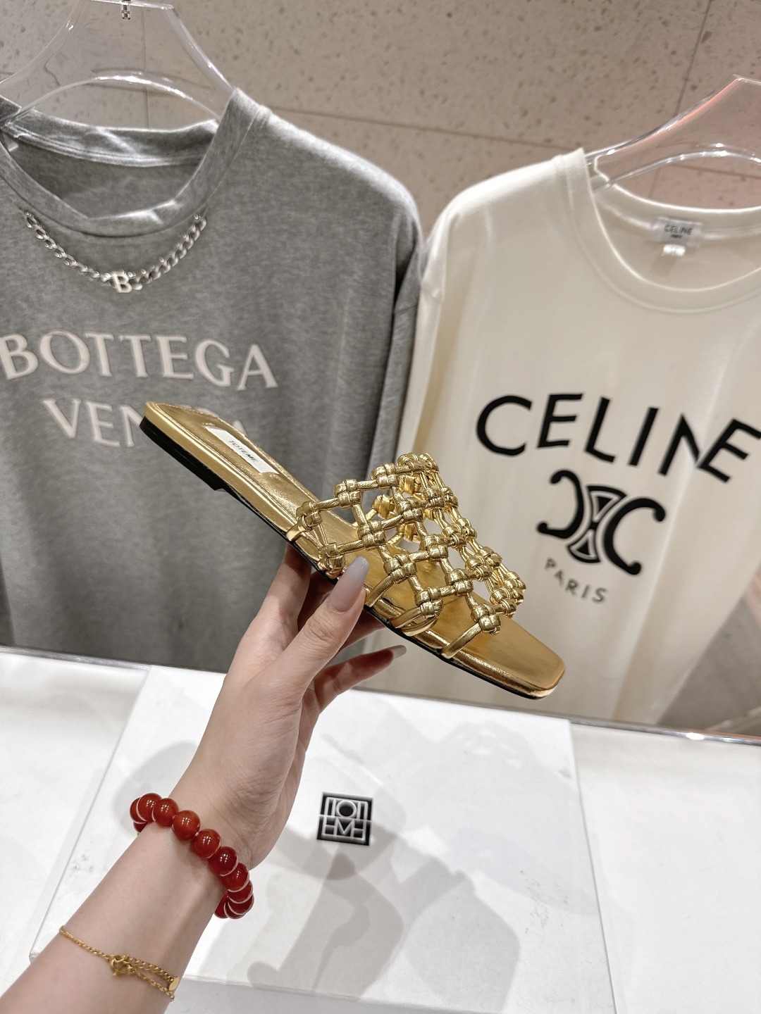 高版本出厂
 小众潮物❤️Toteme 2025ss新款平底拖鞋！正品购入打版开发.#.版型绝美～
不挑