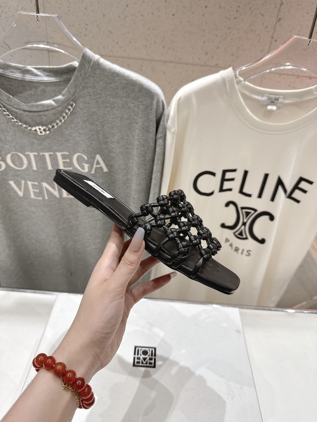 高版本出厂
 小众潮物❤️Toteme 2025ss新款平底拖鞋！正品购入打版开发.#.版型绝美～
不挑