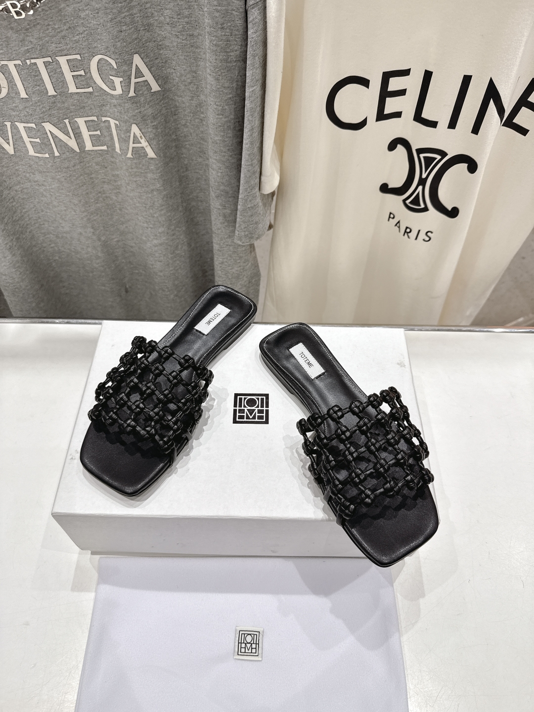 高版本出厂
 小众潮物❤️Toteme 2025ss新款平底拖鞋！正品购入打版开发.#.版型绝美～
不挑
