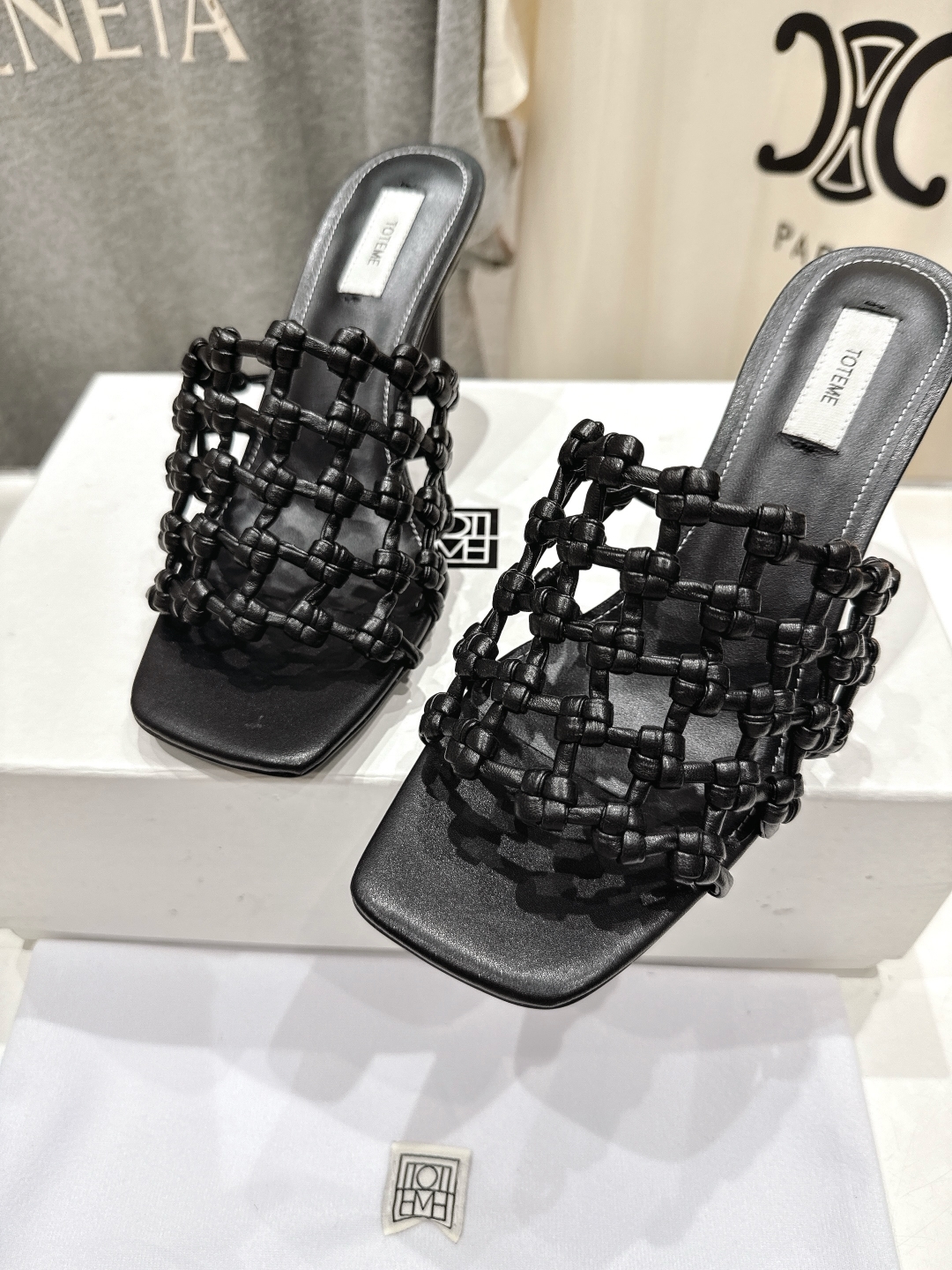 高版本出厂 高跟
 小众潮物❤️Toteme 2025ss新款高跟拖鞋！正品购入打版开发.#.版型绝美～