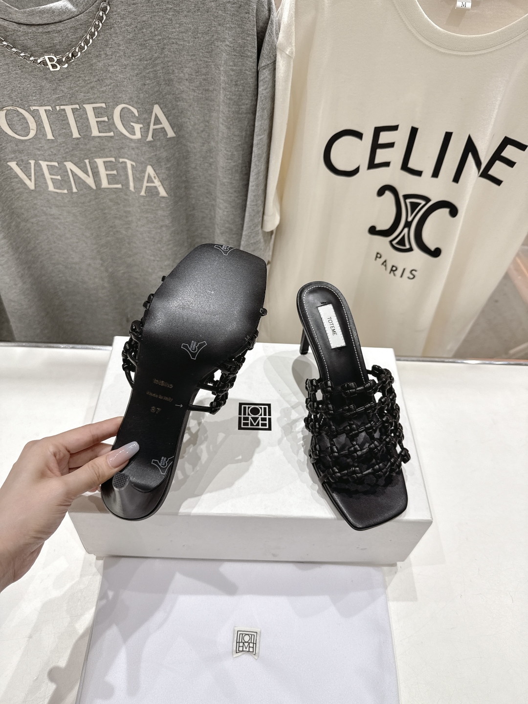 高版本出厂 高跟
 小众潮物❤️Toteme 2025ss新款高跟拖鞋！正品购入打版开发.#.版型绝美～