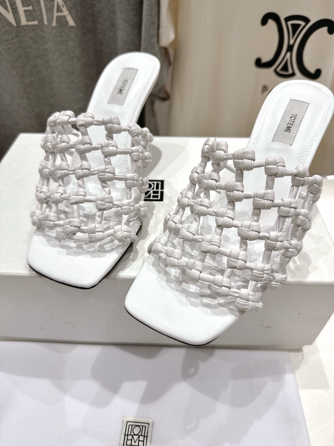 高版本出厂 高跟
 小众潮物❤️Toteme 2025ss新款高跟拖鞋！正品购入打版开发.#.版型绝美～