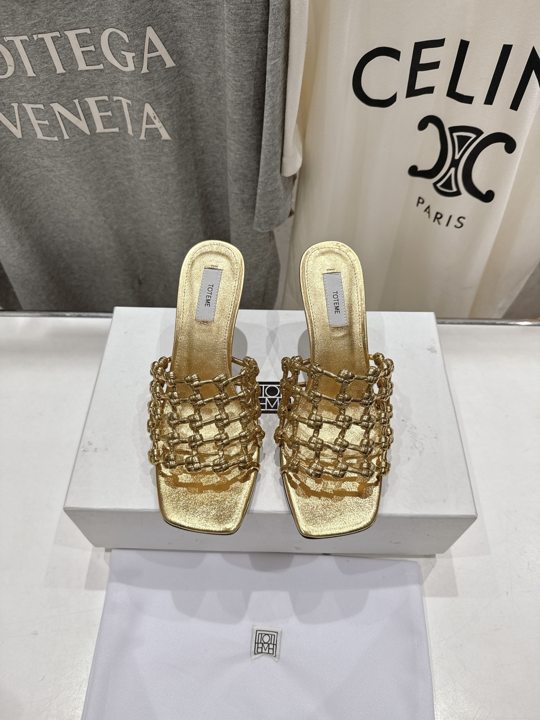 高版本出厂 高跟
 小众潮物❤️Toteme 2025ss新款高跟拖鞋！正品购入打版开发.#.版型绝美～