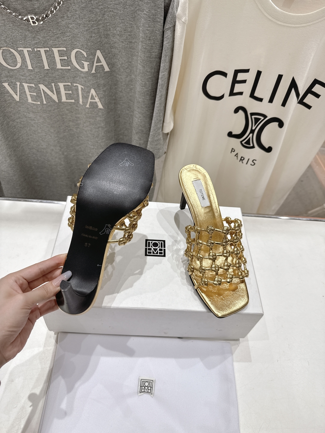 高版本出厂 高跟
 小众潮物❤️Toteme 2025ss新款高跟拖鞋！正品购入打版开发.#.版型绝美～