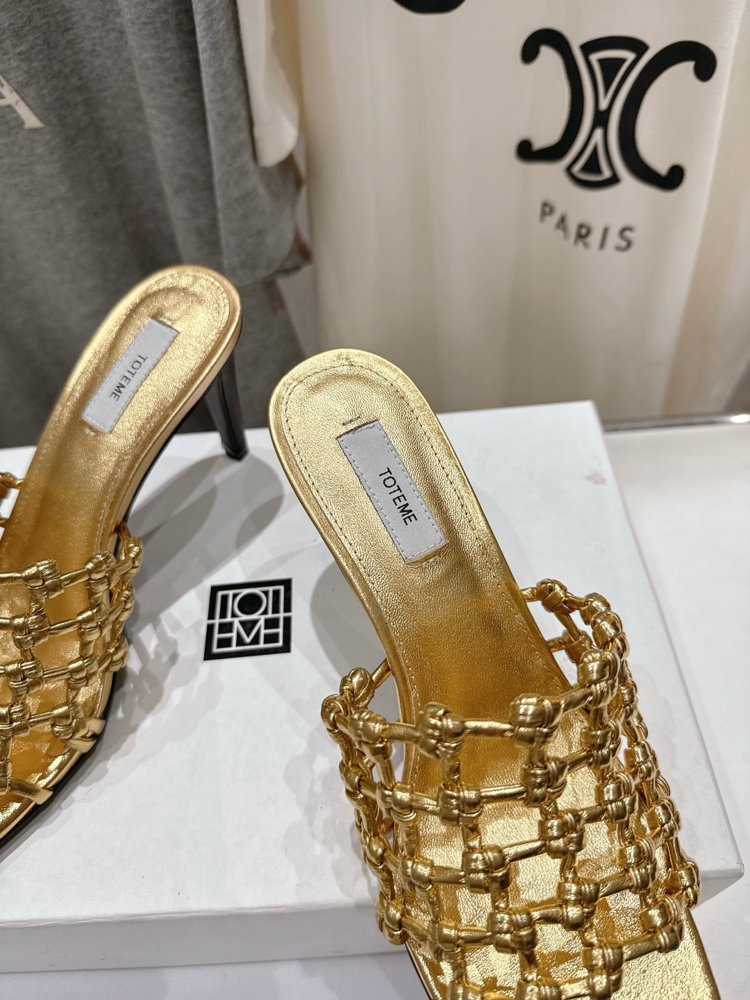 高版本出厂 高跟
 小众潮物❤️Toteme 2025ss新款高跟拖鞋！正品购入打版开发.#.版型绝美～