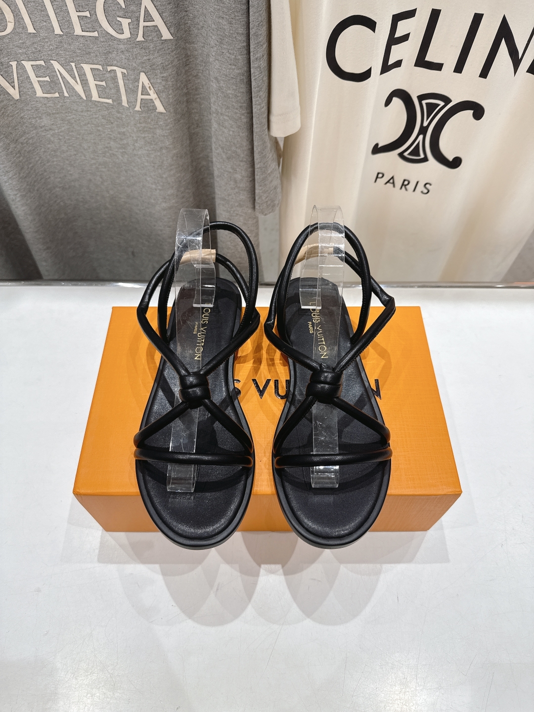 高版本出厂
  Louis Vuitton ss25 new arrival LV驴牌春夏系列新款平底凉