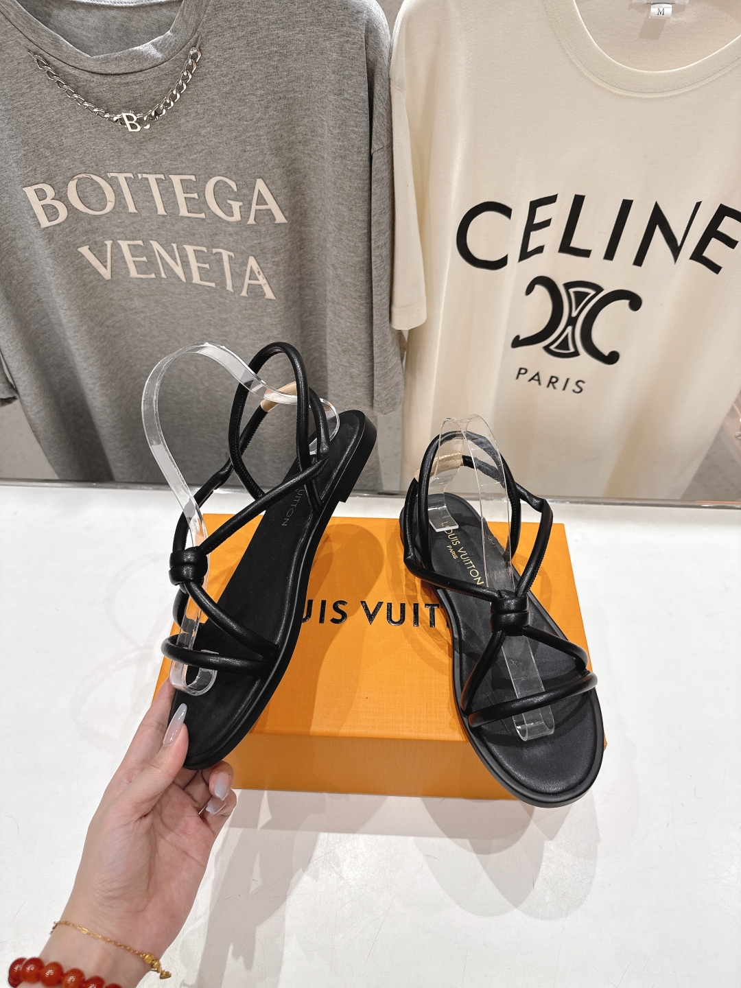 高版本出厂
  Louis Vuitton ss25 new arrival LV驴牌春夏系列新款平底凉