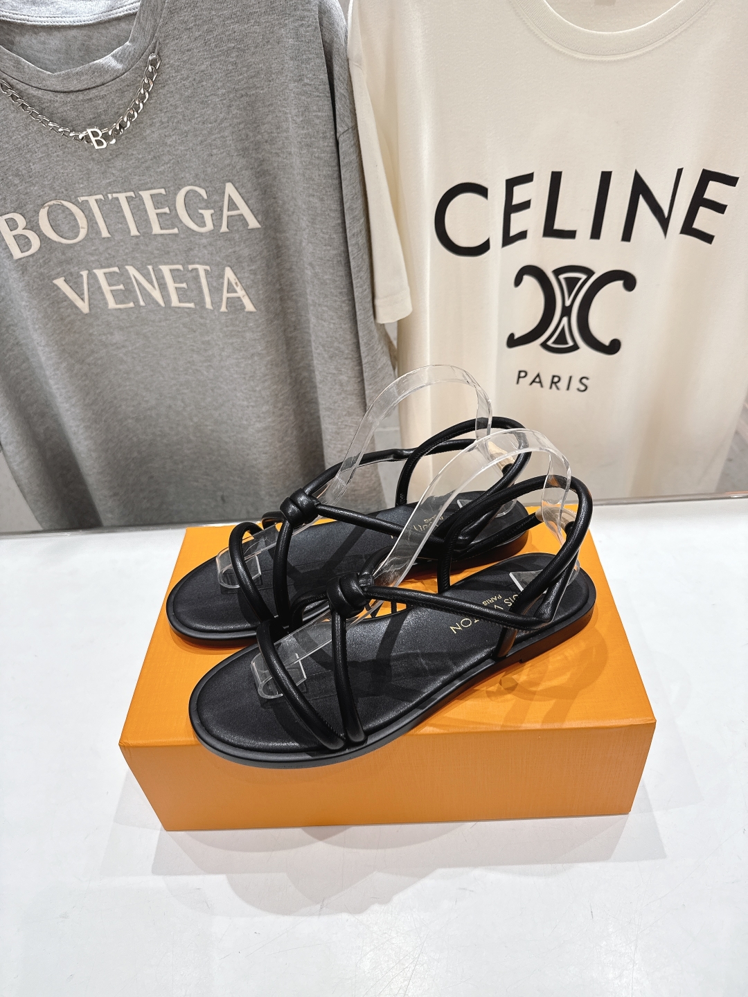 高版本出厂
  Louis Vuitton ss25 new arrival LV驴牌春夏系列新款平底凉
