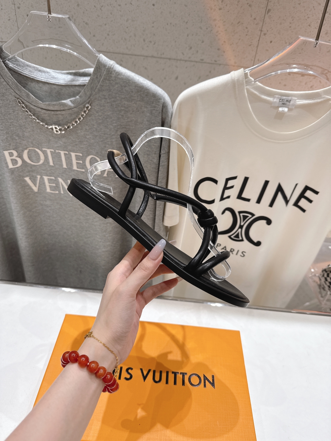 高版本出厂
  Louis Vuitton ss25 new arrival LV驴牌春夏系列新款平底凉