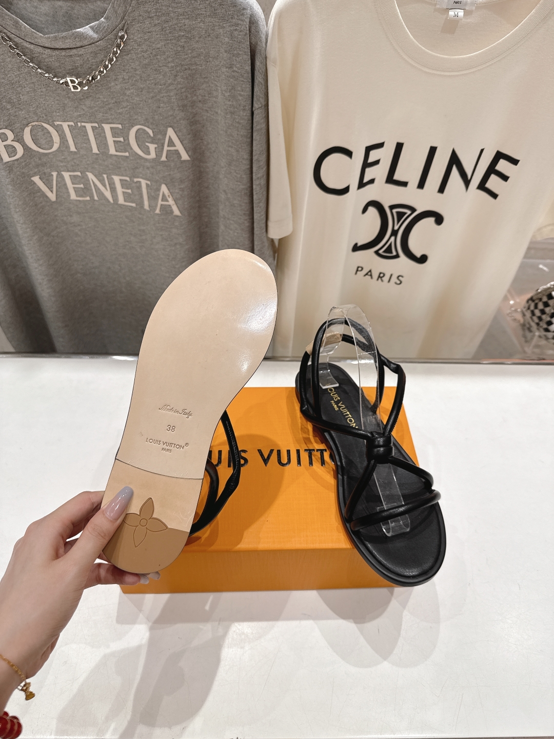 高版本出厂
  Louis Vuitton ss25 new arrival LV驴牌春夏系列新款平底凉