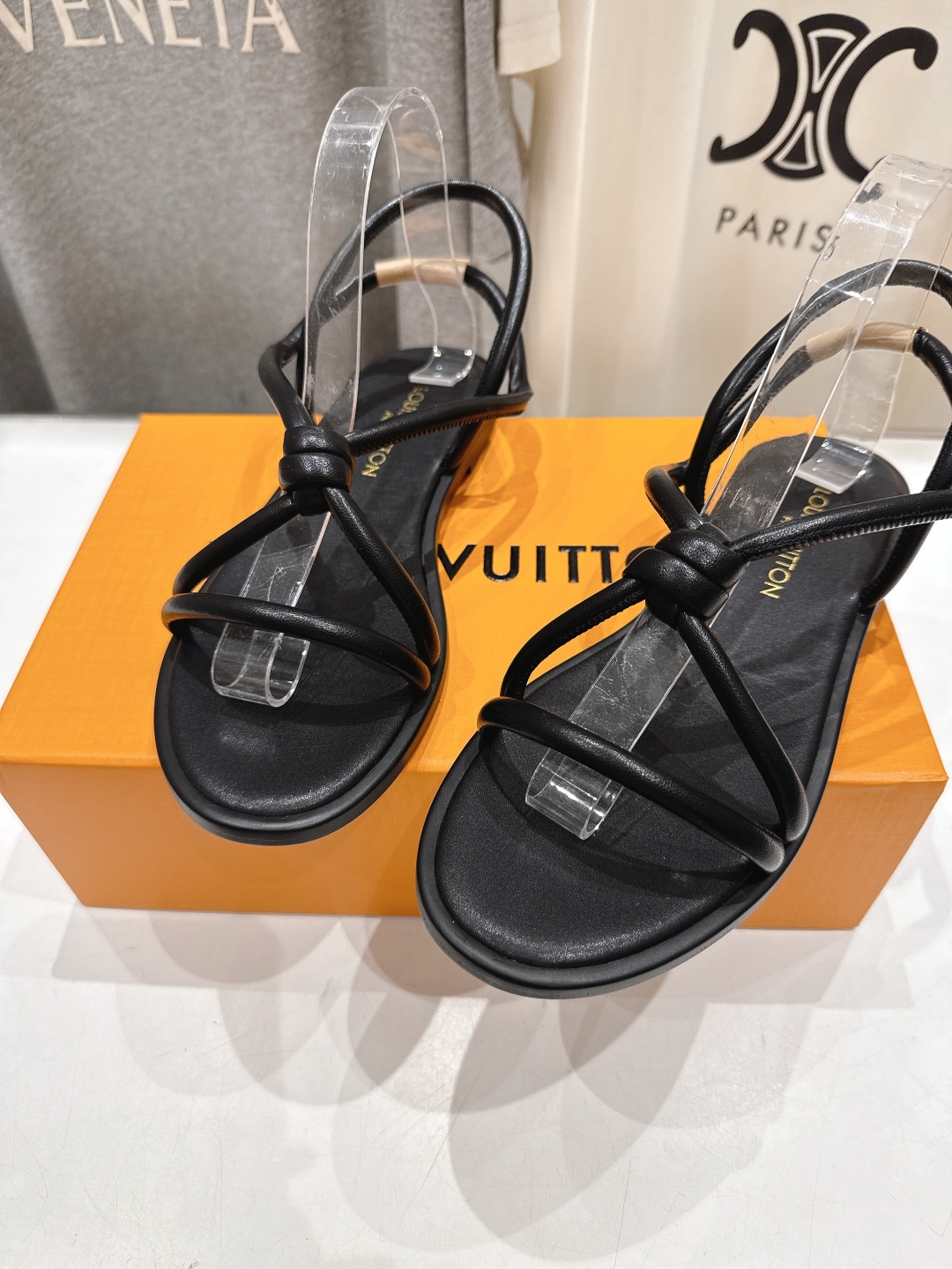 高版本出厂
  Louis Vuitton ss25 new arrival LV驴牌春夏系列新款平底凉