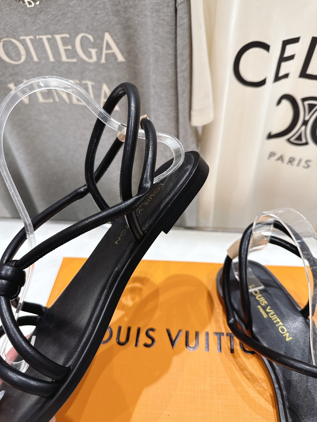高版本出厂
  Louis Vuitton ss25 new arrival LV驴牌春夏系列新款平底凉