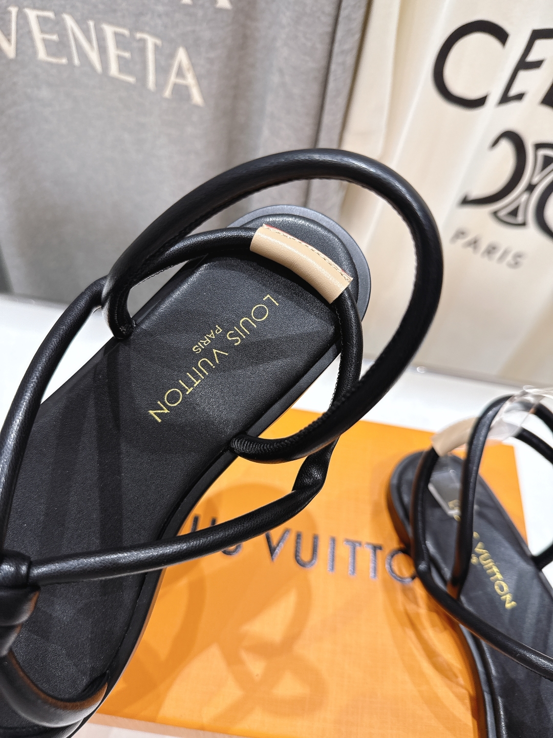 高版本出厂
  Louis Vuitton ss25 new arrival LV驴牌春夏系列新款平底凉