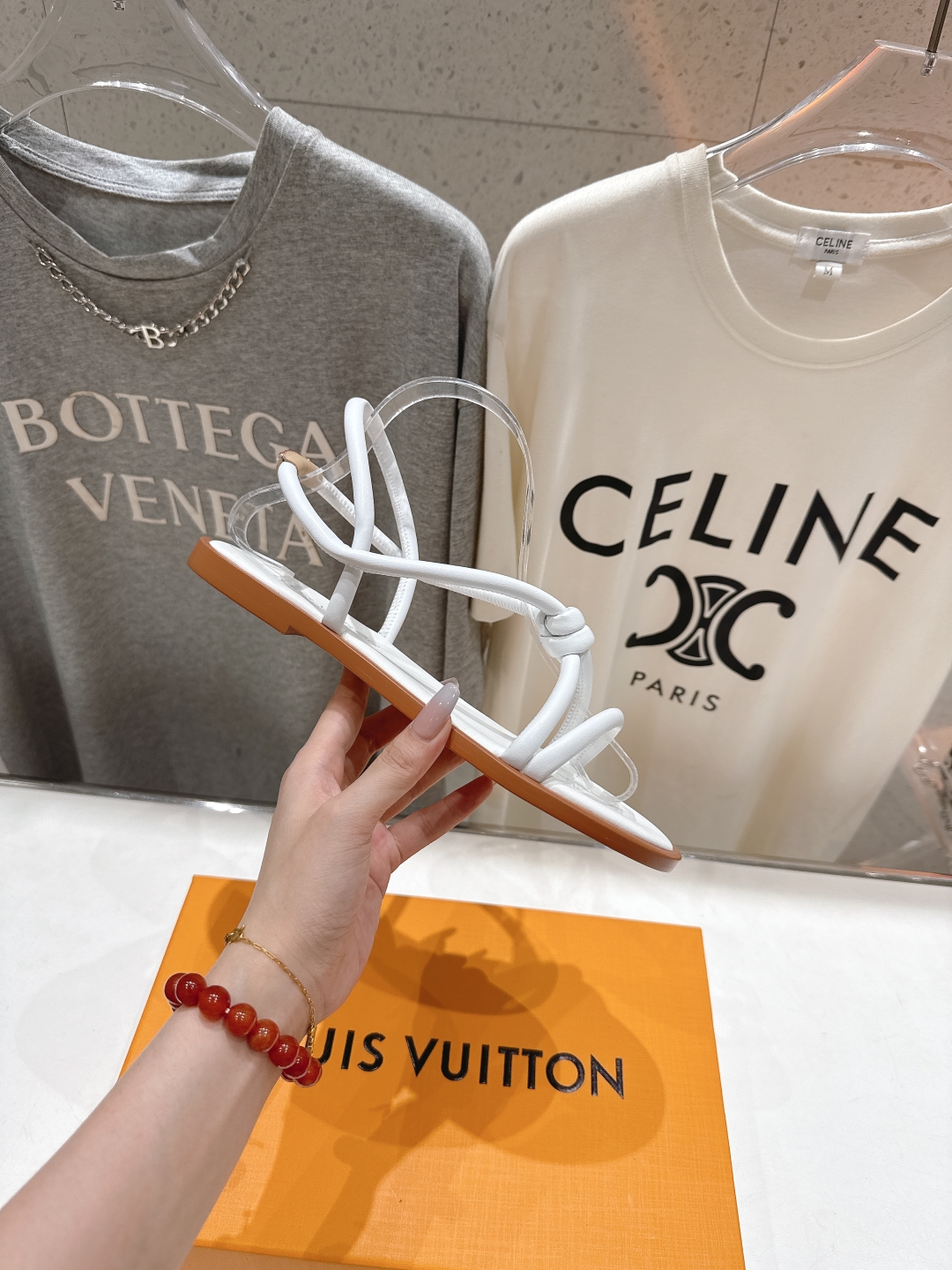 高版本出厂
  Louis Vuitton ss25 new arrival LV驴牌春夏系列新款平底凉
