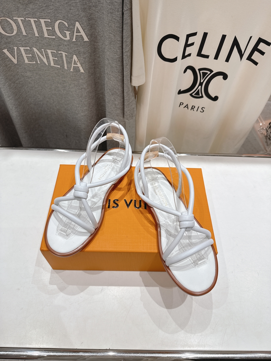 高版本出厂
  Louis Vuitton ss25 new arrival LV驴牌春夏系列新款平底凉