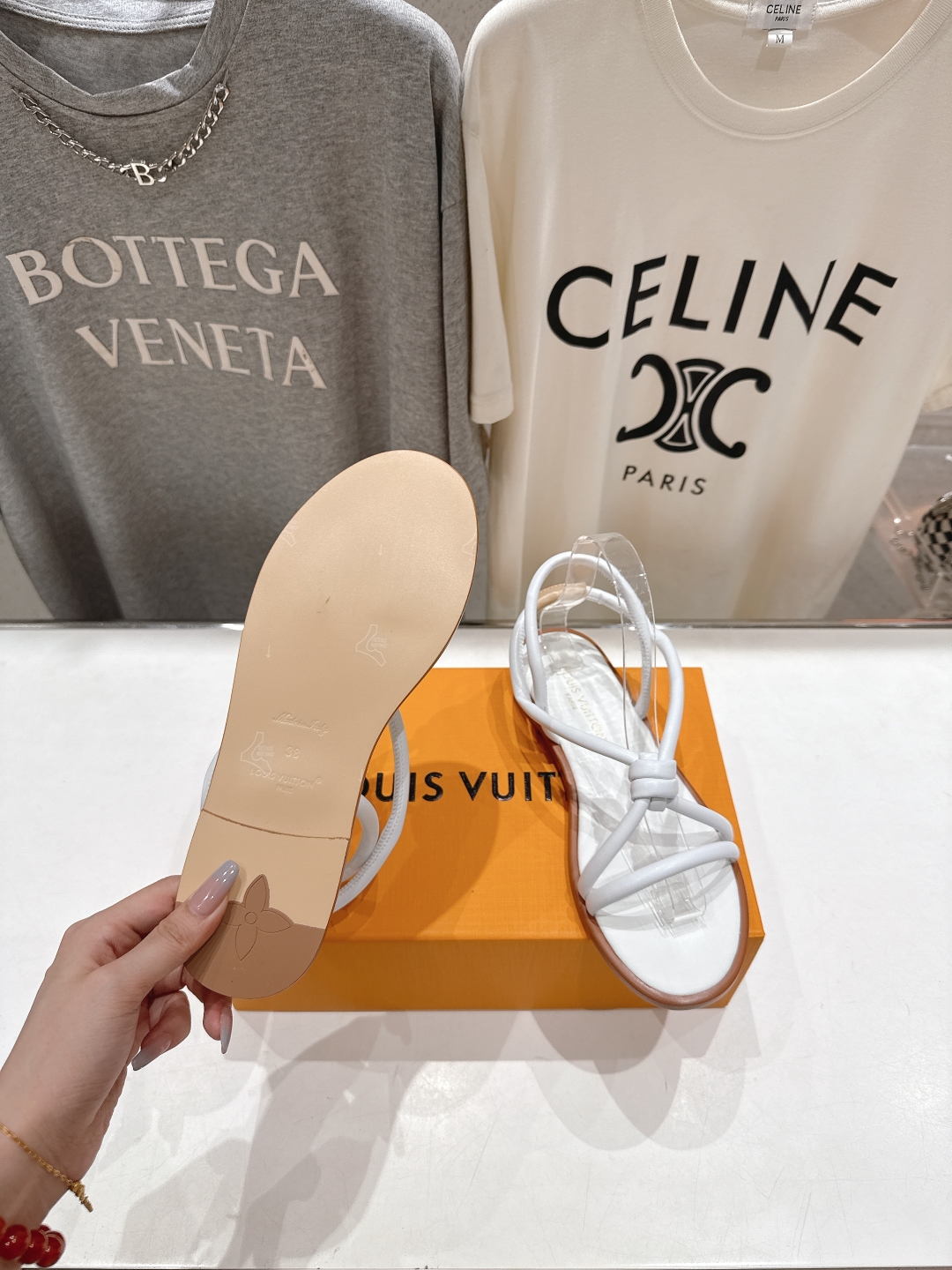 高版本出厂
  Louis Vuitton ss25 new arrival LV驴牌春夏系列新款平底凉