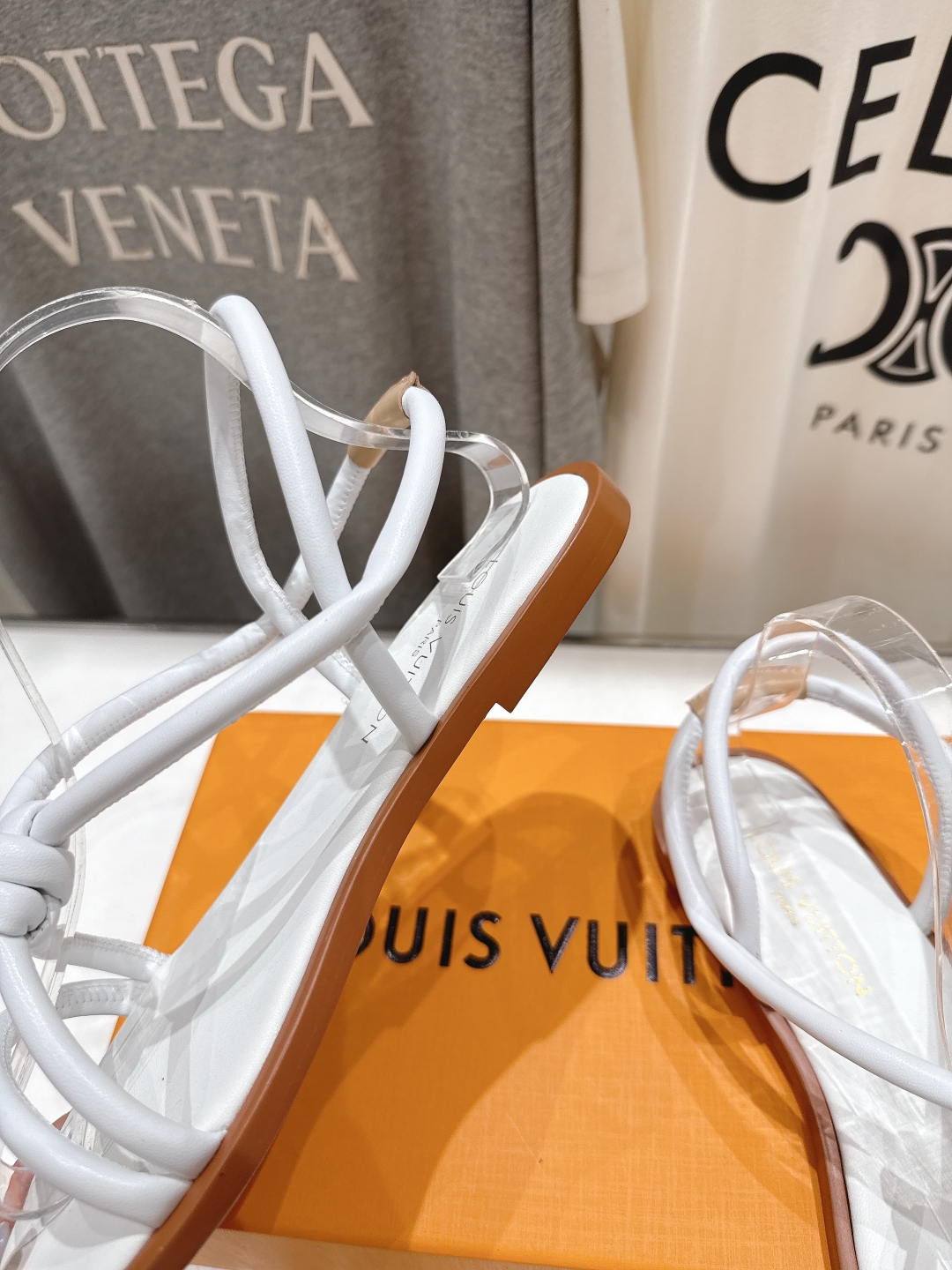 高版本出厂
  Louis Vuitton ss25 new arrival LV驴牌春夏系列新款平底凉