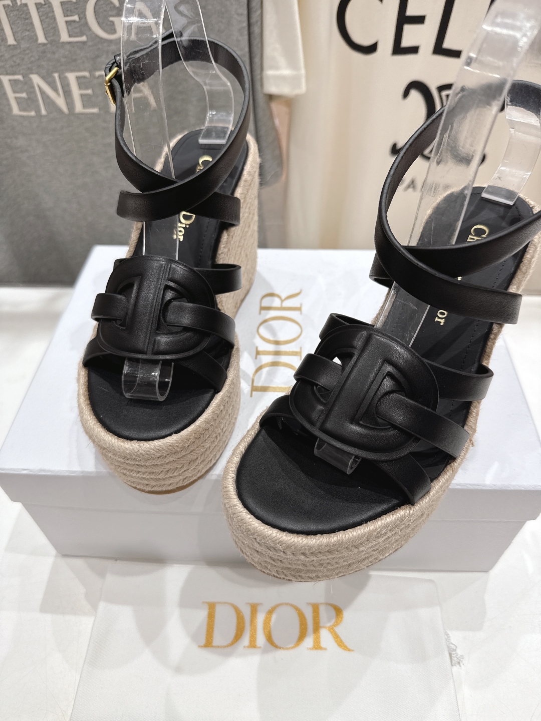 高版本出厂
  Dior*迪奥D家2025ss春夏新款仙女风坡跟厚底凉鞋

11原版复刻 市面上最高版本