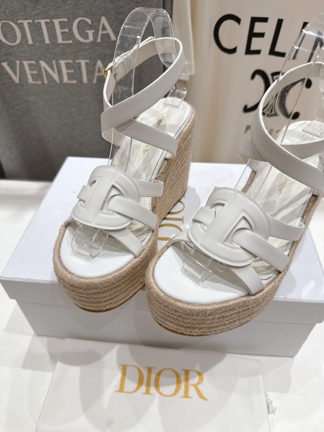 高版本出厂
  Dior*迪奥D家2025ss春夏新款仙女风坡跟厚底凉鞋

11原版复刻 市面上最高版本