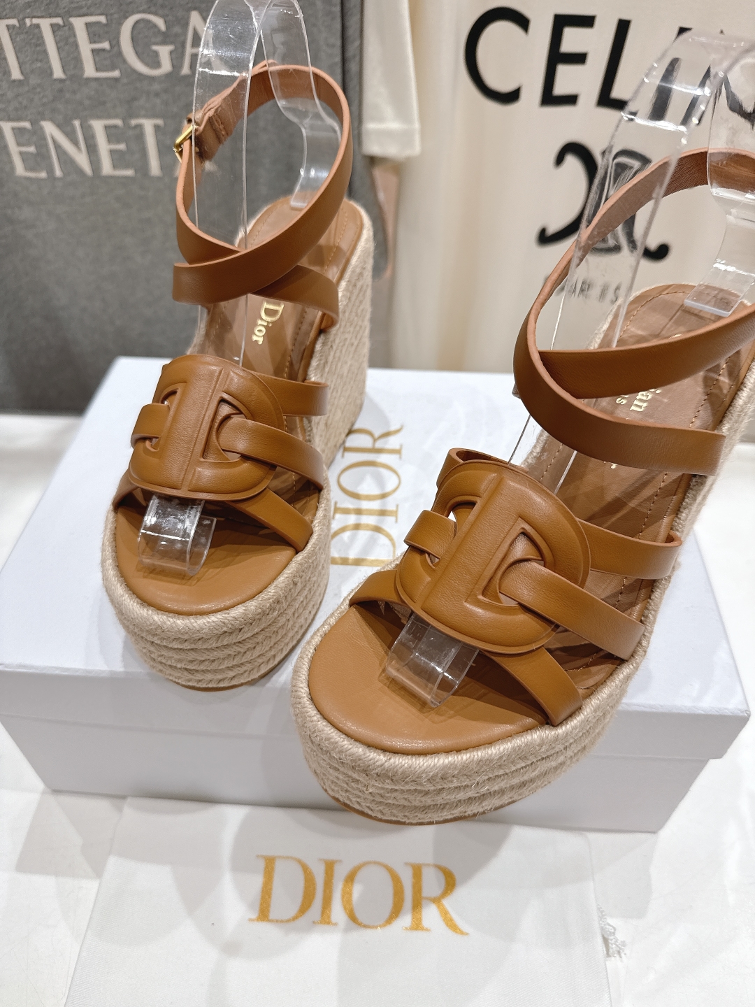 高版本出厂
  Dior*迪奥D家2025ss春夏新款仙女风坡跟厚底凉鞋

11原版复刻 市面上最高版本