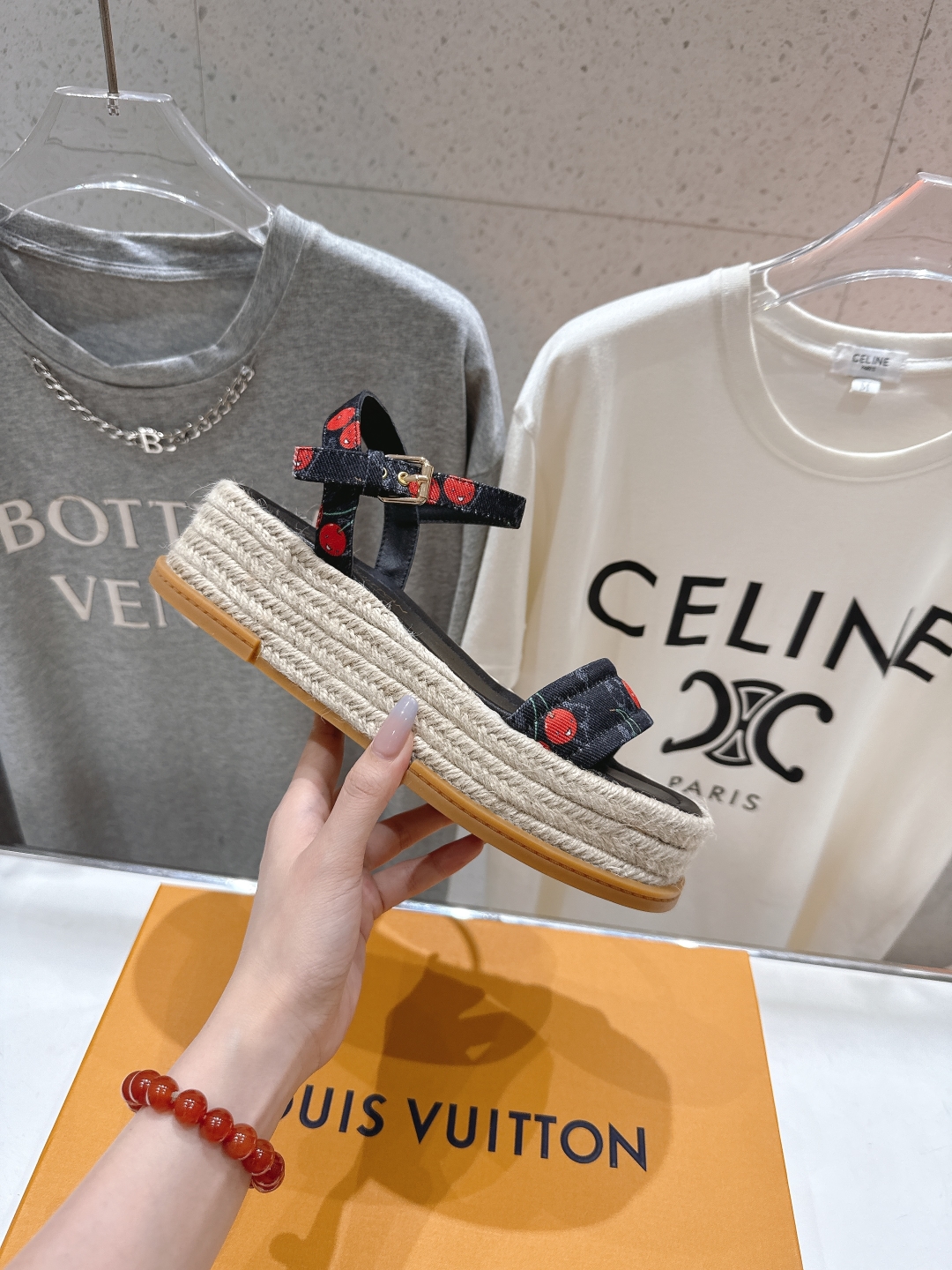 高版本出厂
  Louis Vuitton ss25 new arrival LV驴牌夏季系列新款麻绳底