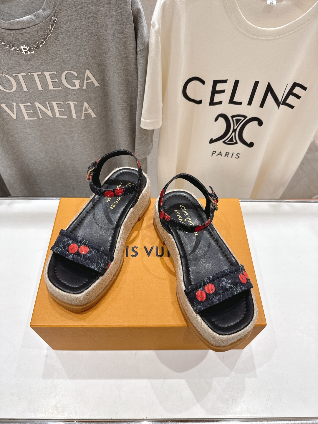 高版本出厂
  Louis Vuitton ss25 new arrival LV驴牌夏季系列新款麻绳底