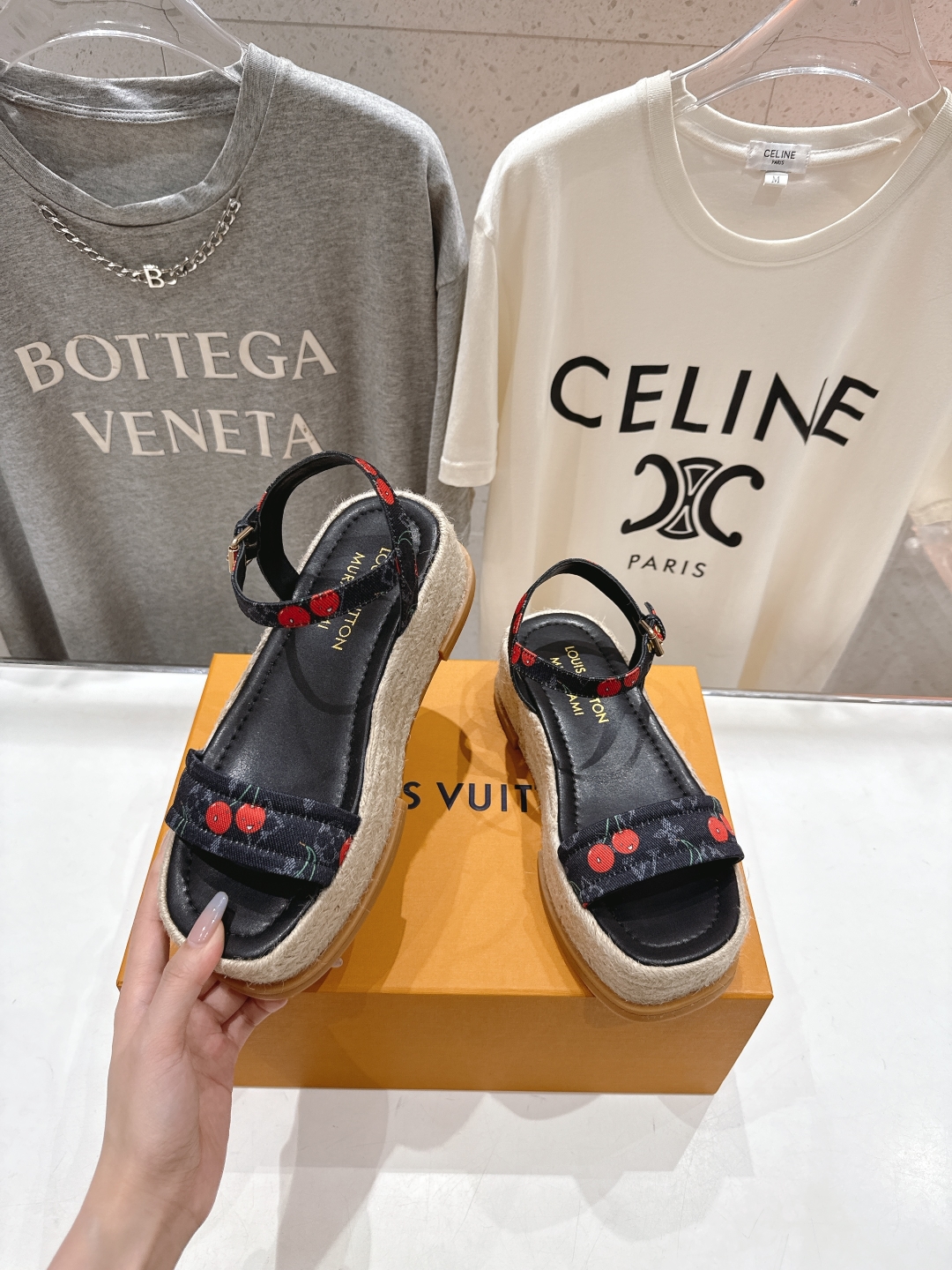 高版本出厂
  Louis Vuitton ss25 new arrival LV驴牌夏季系列新款麻绳底