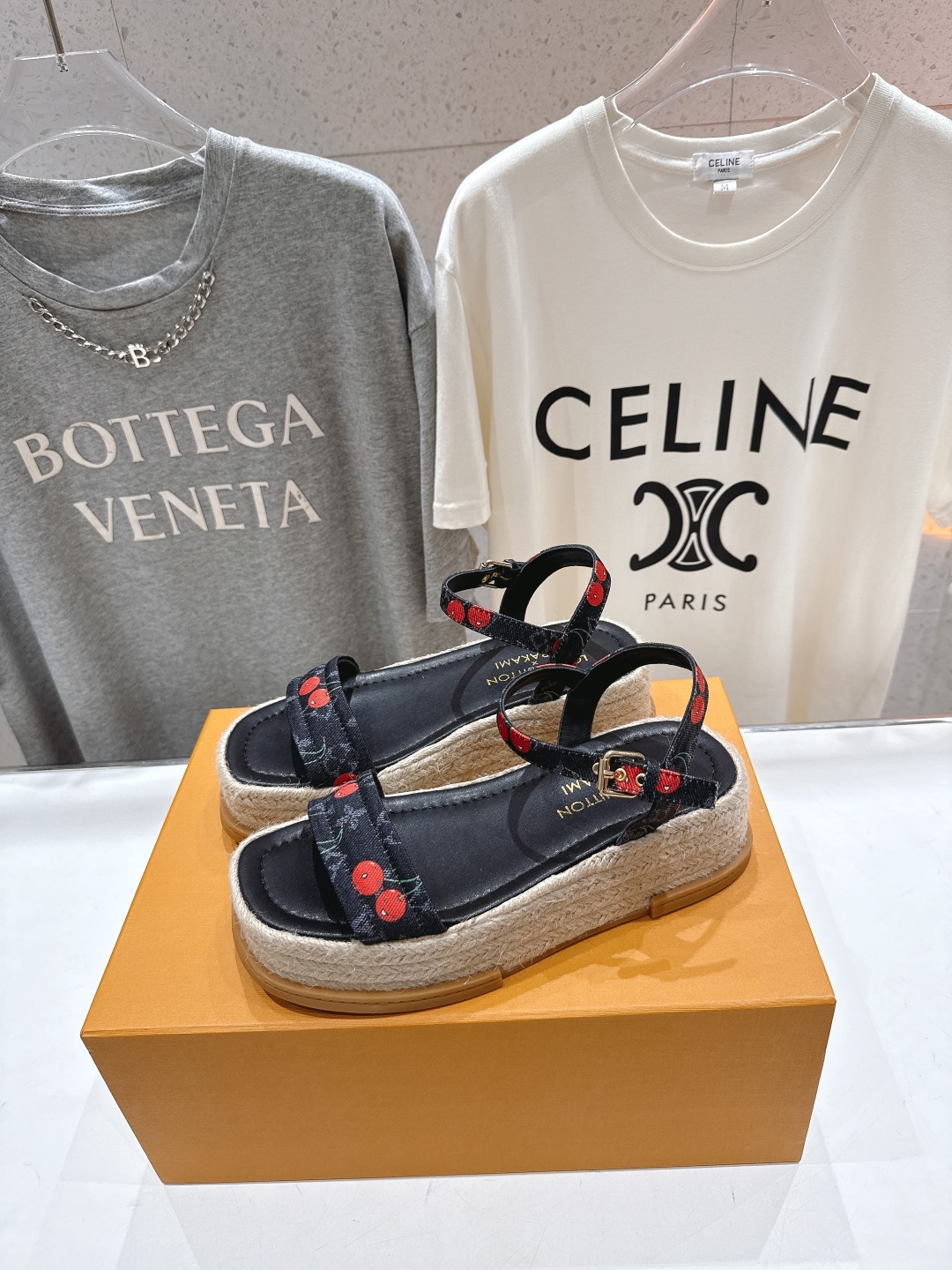 高版本出厂
  Louis Vuitton ss25 new arrival LV驴牌夏季系列新款麻绳底