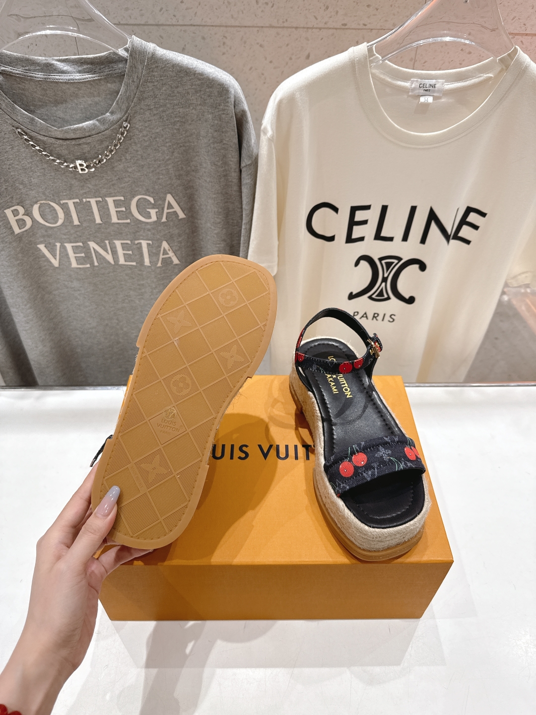 高版本出厂
  Louis Vuitton ss25 new arrival LV驴牌夏季系列新款麻绳底