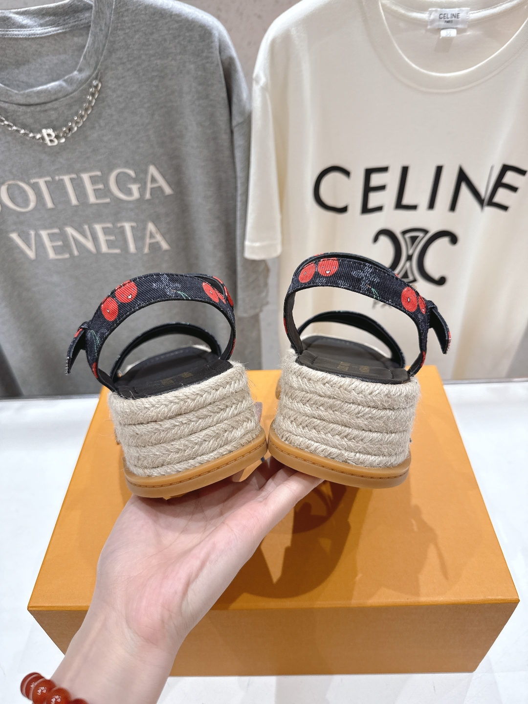 高版本出厂
  Louis Vuitton ss25 new arrival LV驴牌夏季系列新款麻绳底
