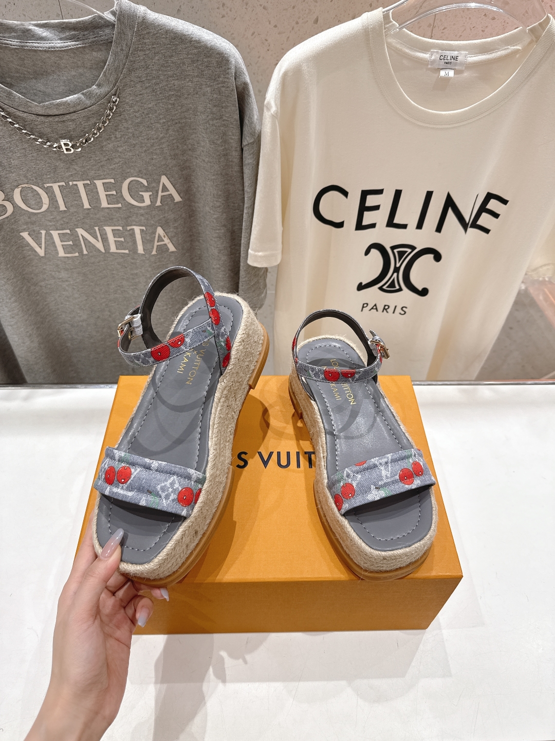 高版本出厂
  Louis Vuitton ss25 new arrival LV驴牌夏季系列新款麻绳底