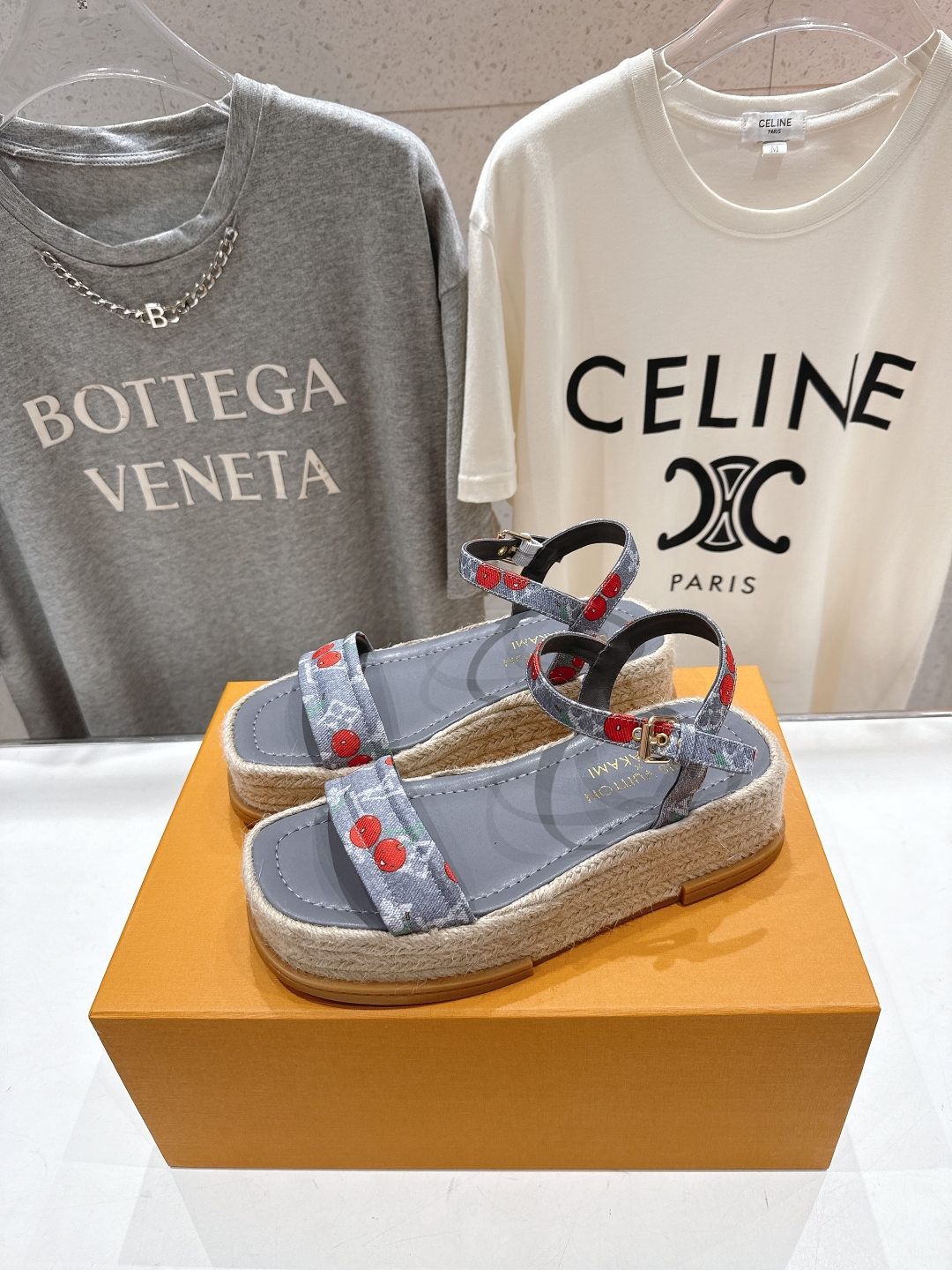 高版本出厂
  Louis Vuitton ss25 new arrival LV驴牌夏季系列新款麻绳底