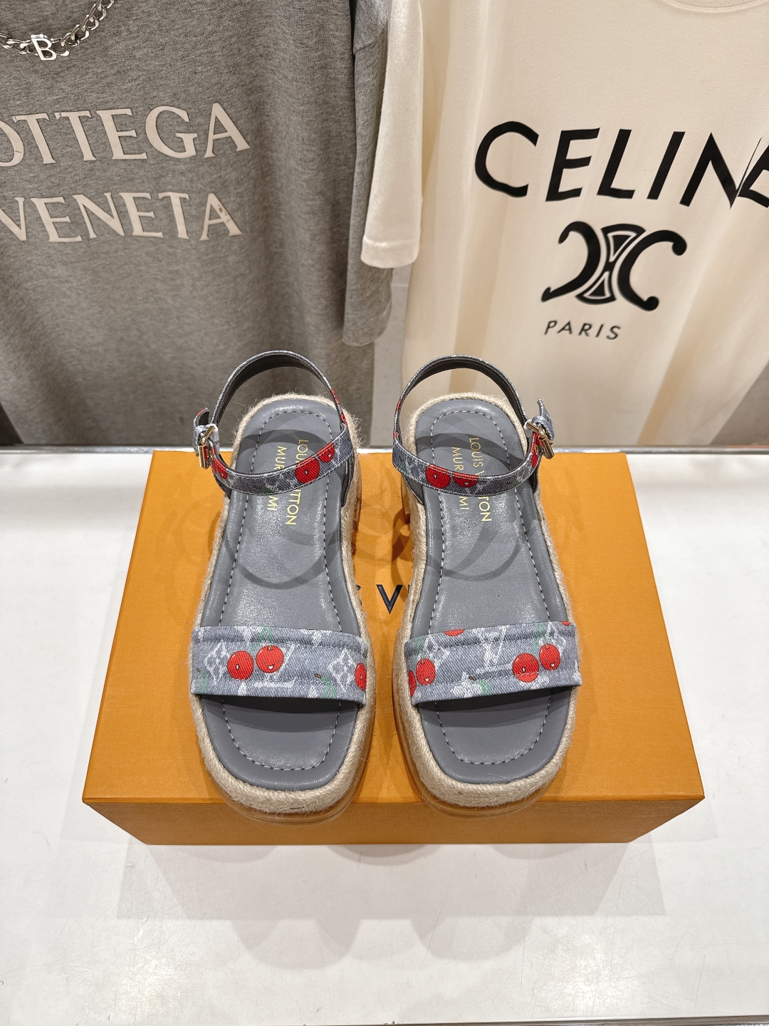 高版本出厂
  Louis Vuitton ss25 new arrival LV驴牌夏季系列新款麻绳底