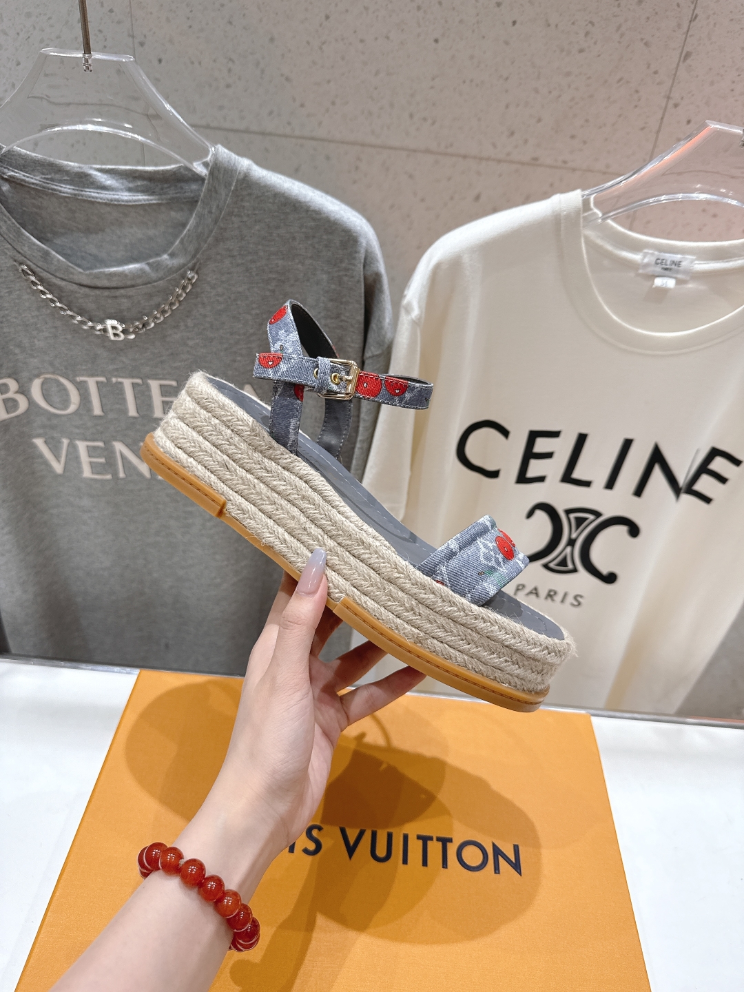 高版本出厂
  Louis Vuitton ss25 new arrival LV驴牌夏季系列新款麻绳底