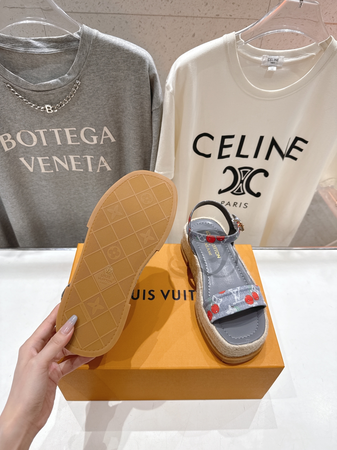 高版本出厂
  Louis Vuitton ss25 new arrival LV驴牌夏季系列新款麻绳底