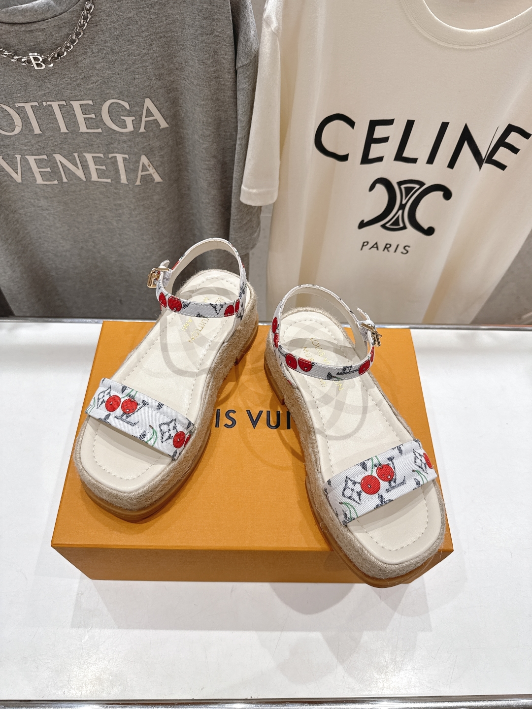 高版本出厂
  Louis Vuitton ss25 new arrival LV驴牌夏季系列新款麻绳底