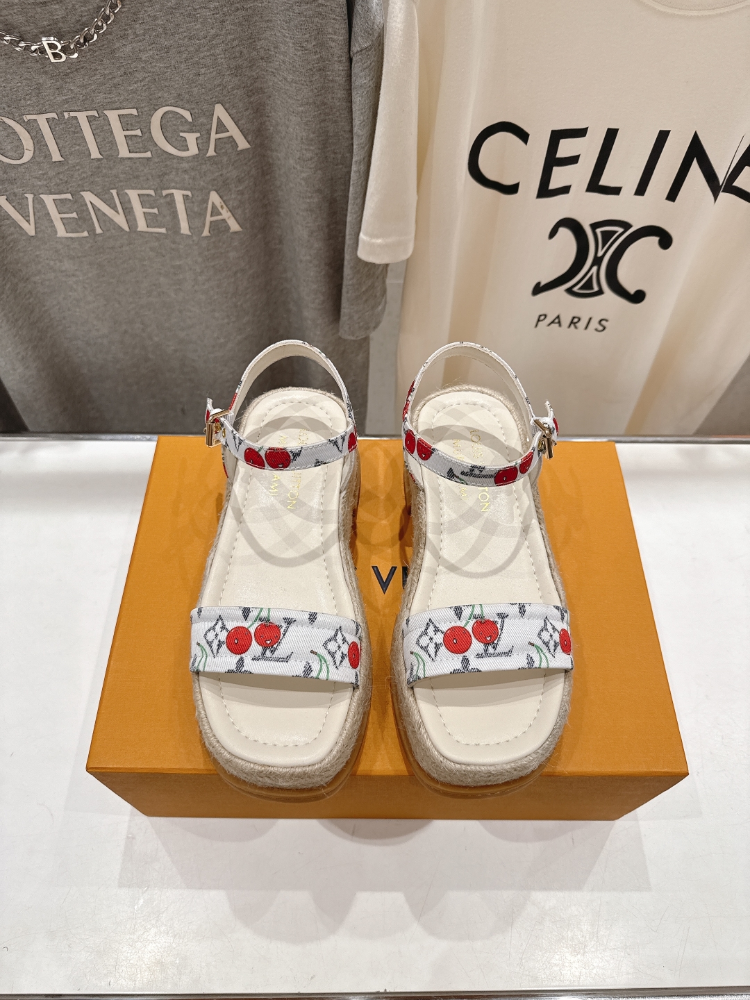 高版本出厂
  Louis Vuitton ss25 new arrival LV驴牌夏季系列新款麻绳底