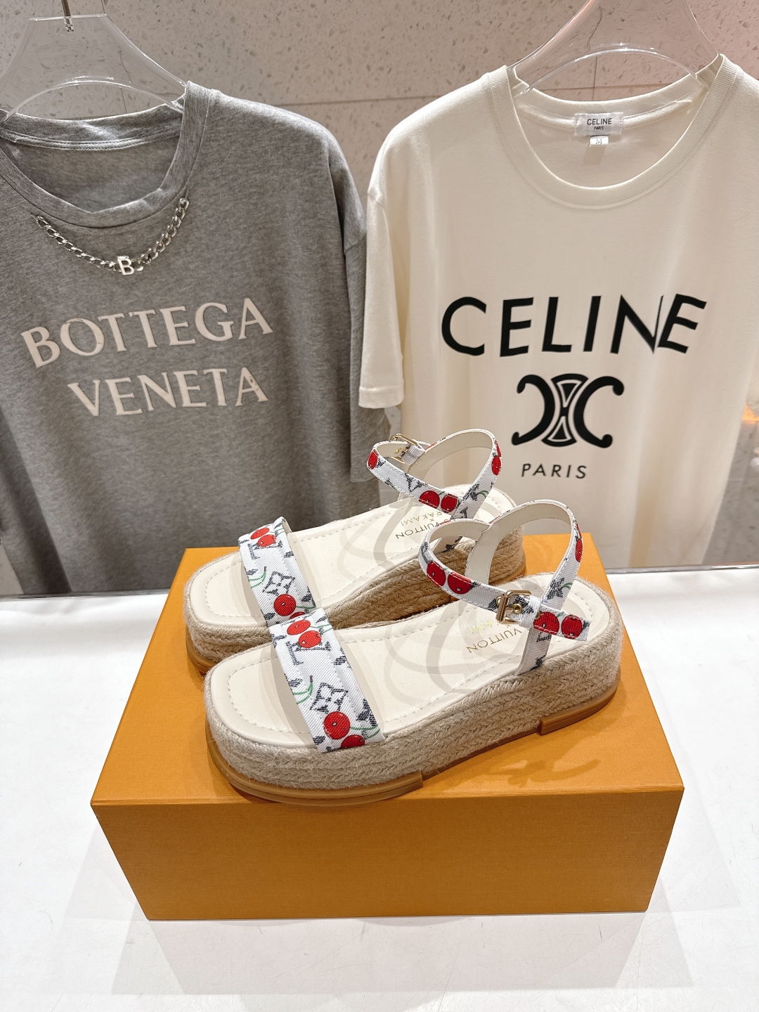 高版本出厂
  Louis Vuitton ss25 new arrival LV驴牌夏季系列新款麻绳底