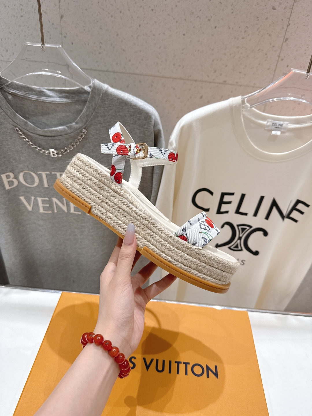 高版本出厂
  Louis Vuitton ss25 new arrival LV驴牌夏季系列新款麻绳底