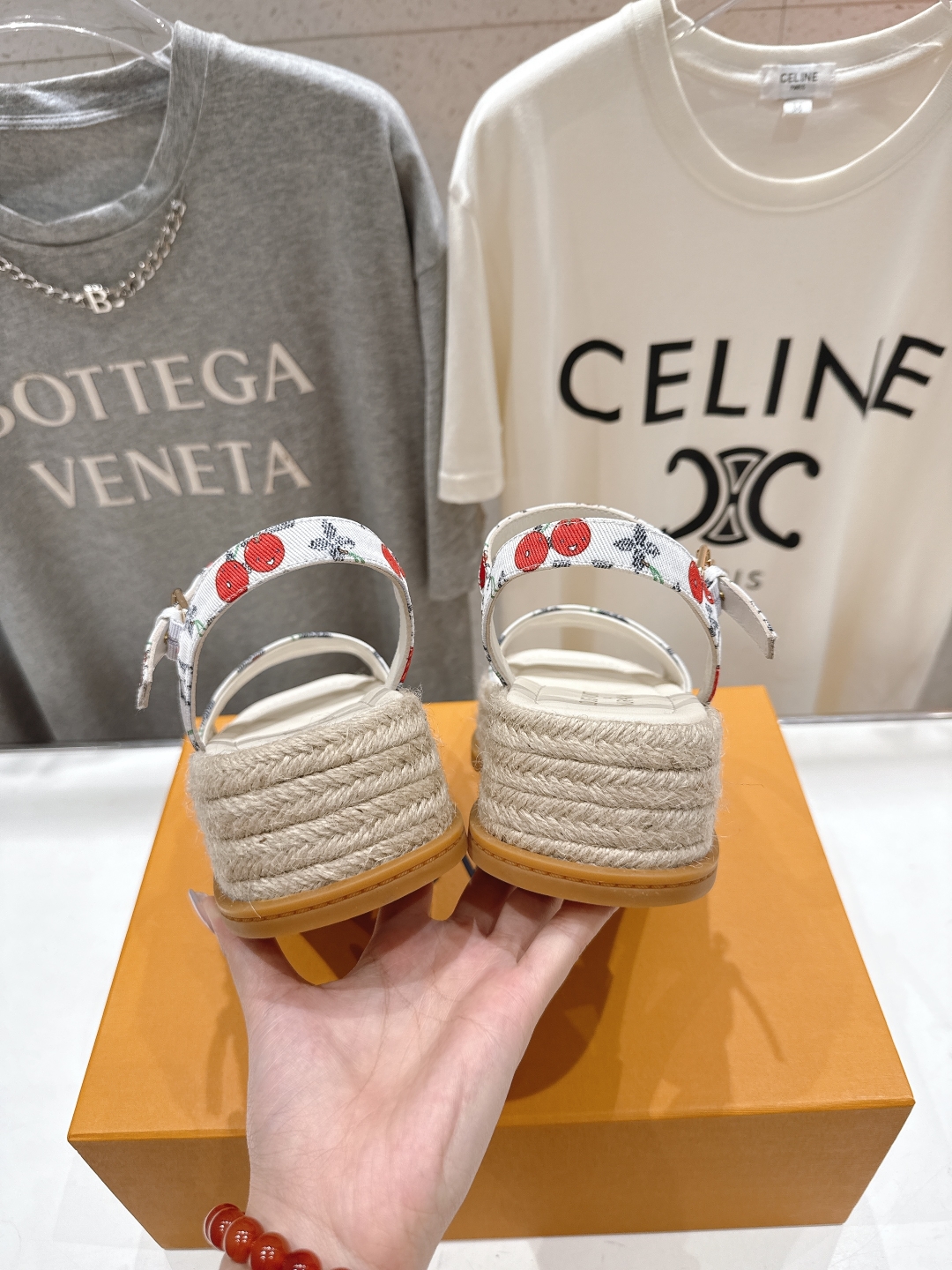 高版本出厂
  Louis Vuitton ss25 new arrival LV驴牌夏季系列新款麻绳底