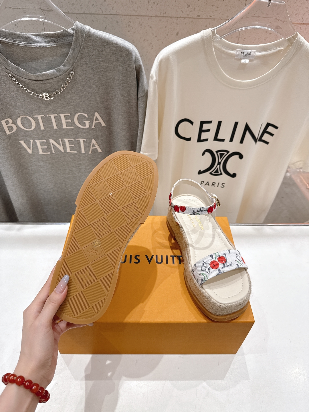 高版本出厂
  Louis Vuitton ss25 new arrival LV驴牌夏季系列新款麻绳底