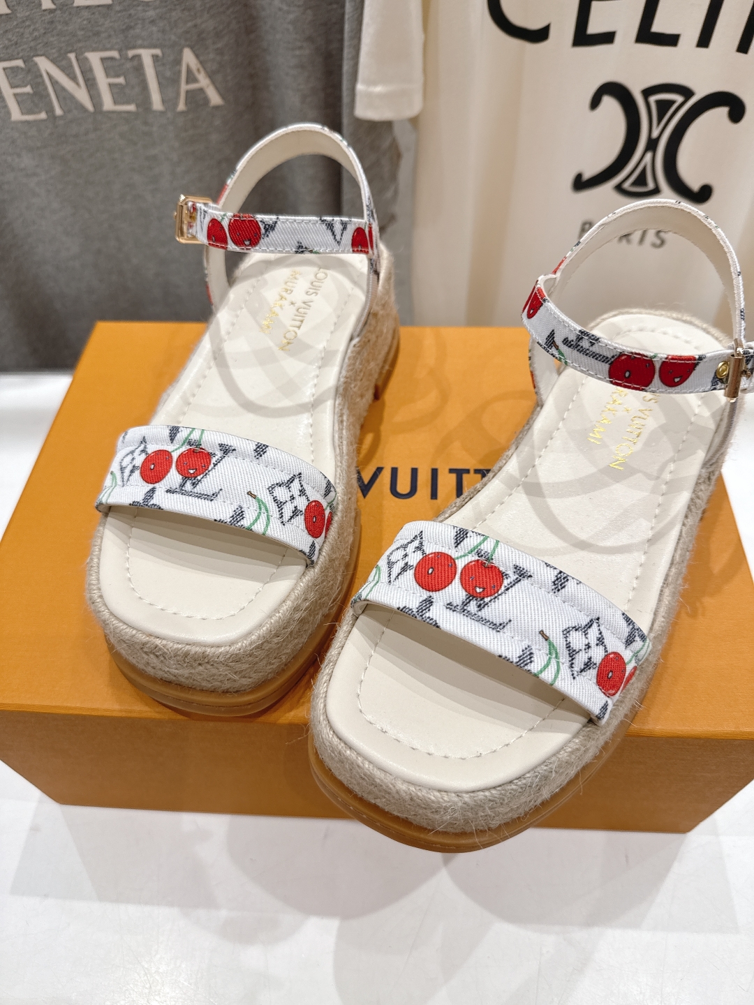 高版本出厂
  Louis Vuitton ss25 new arrival LV驴牌夏季系列新款麻绳底