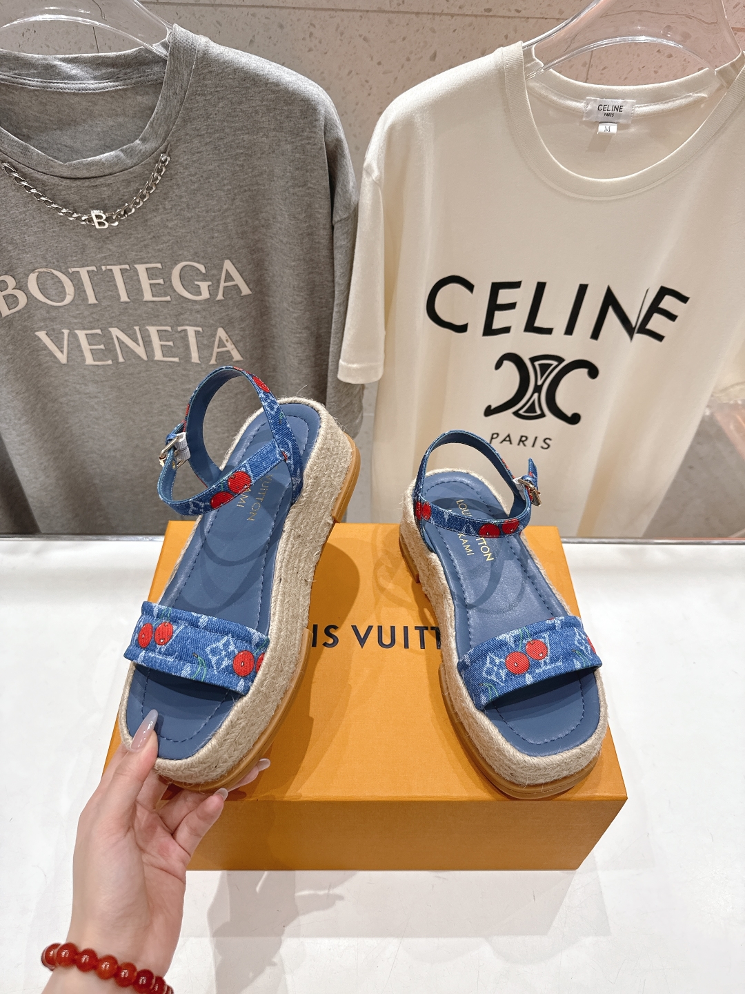 高版本出厂
  Louis Vuitton ss25 new arrival LV驴牌夏季系列新款麻绳底