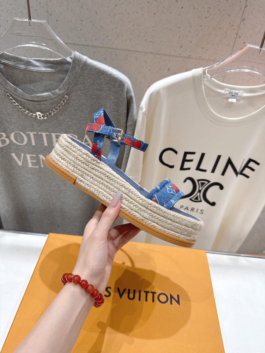 高版本出厂
  Louis Vuitton ss25 new arrival LV驴牌夏季系列新款麻绳底