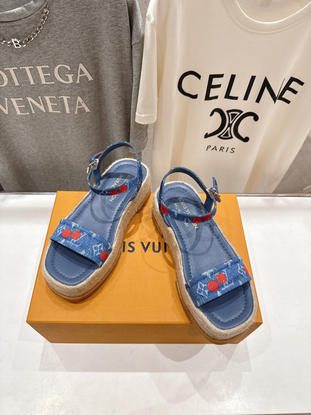 高版本出厂
  Louis Vuitton ss25 new arrival LV驴牌夏季系列新款麻绳底