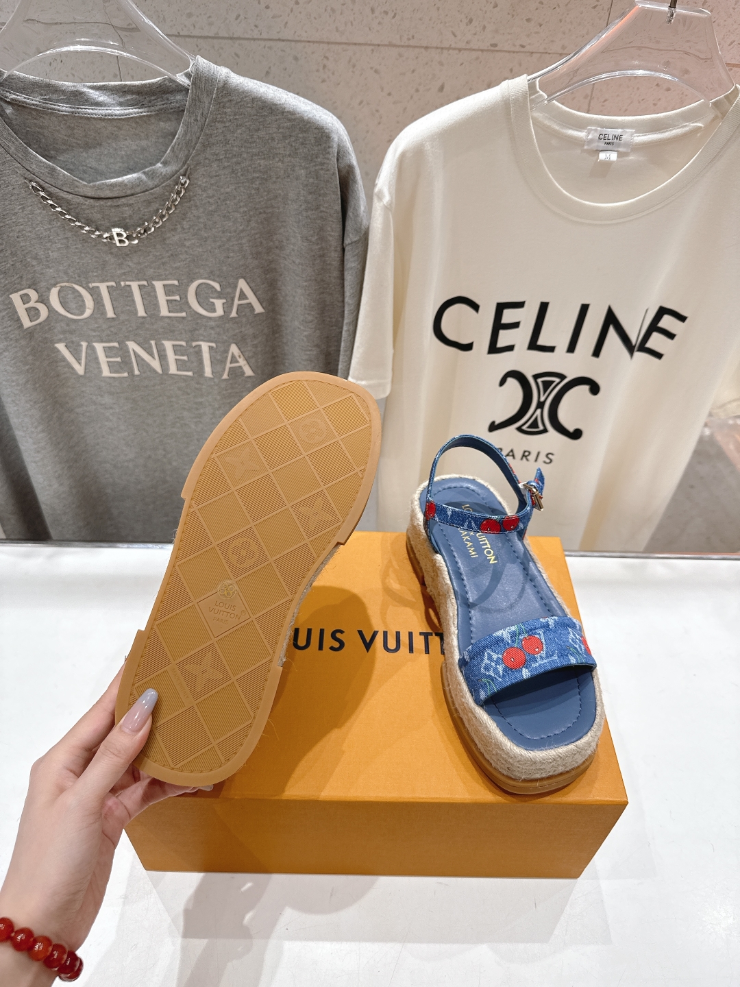 高版本出厂
  Louis Vuitton ss25 new arrival LV驴牌夏季系列新款麻绳底