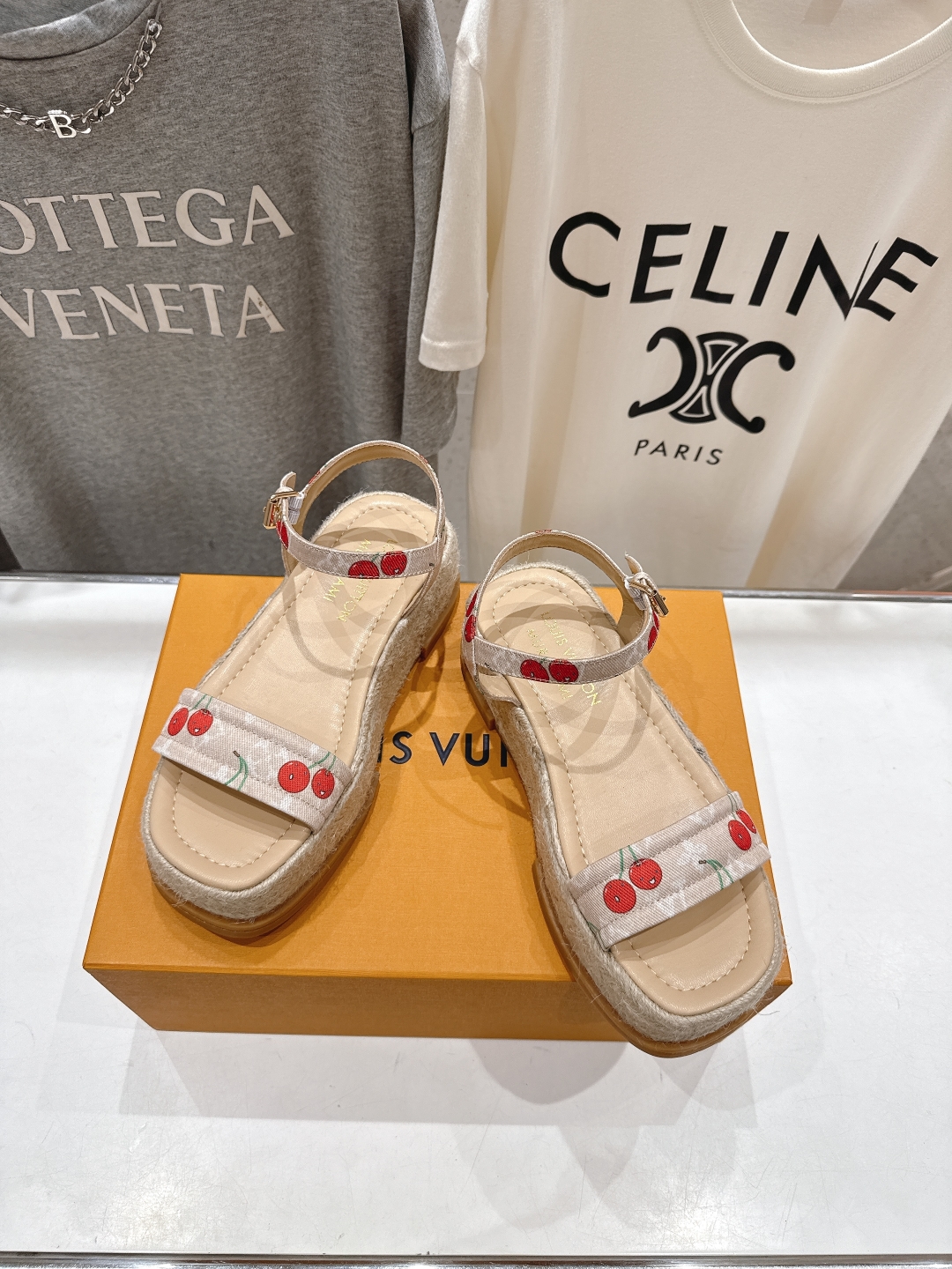 高版本出厂
  Louis Vuitton ss25 new arrival LV驴牌夏季系列新款麻绳底