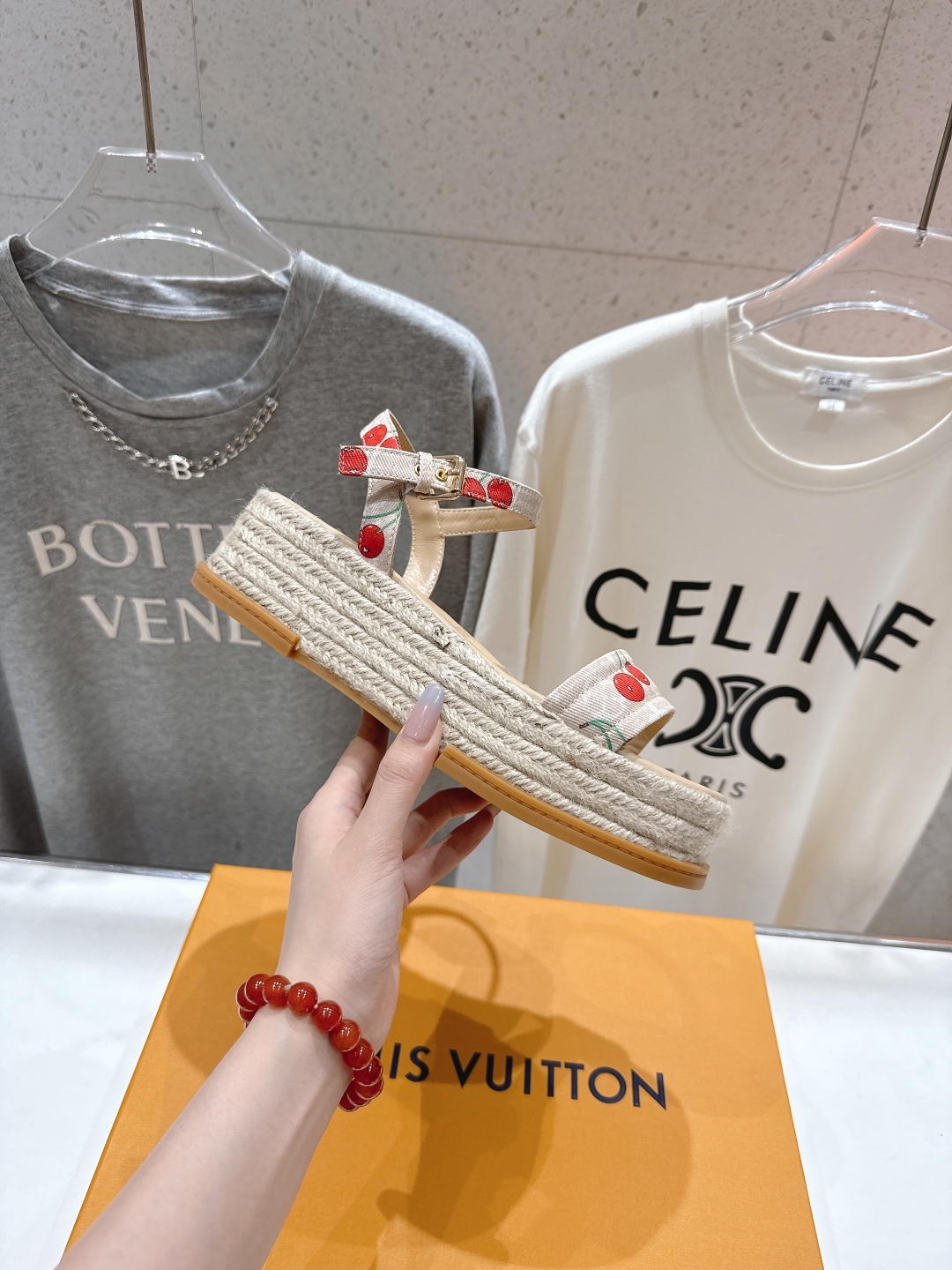高版本出厂
  Louis Vuitton ss25 new arrival LV驴牌夏季系列新款麻绳底