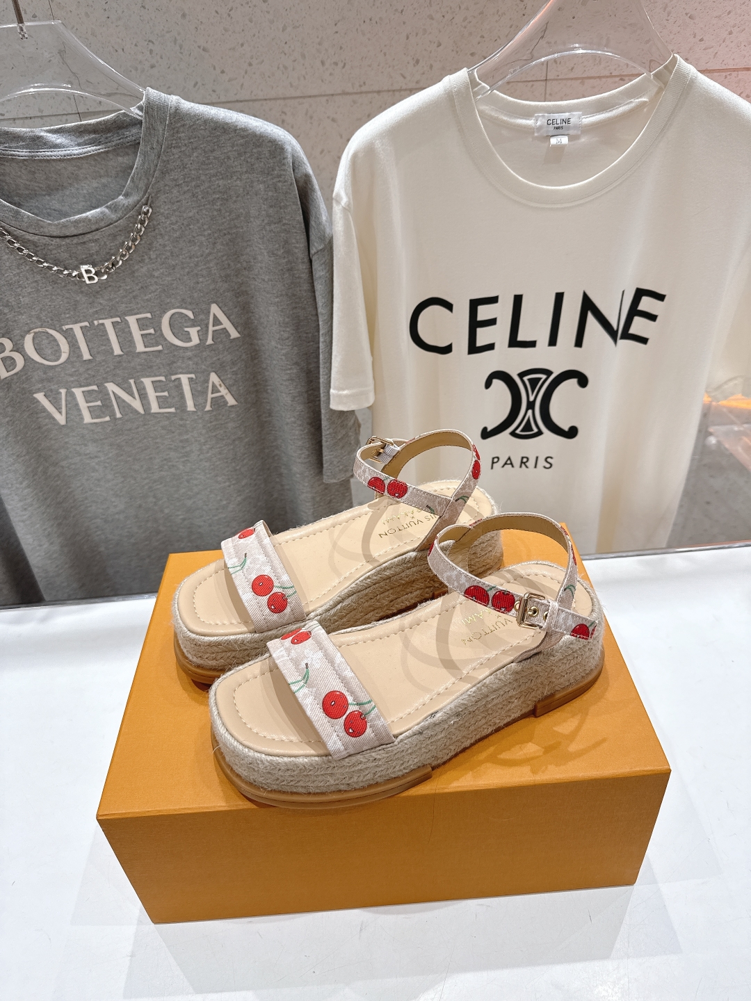 高版本出厂
  Louis Vuitton ss25 new arrival LV驴牌夏季系列新款麻绳底