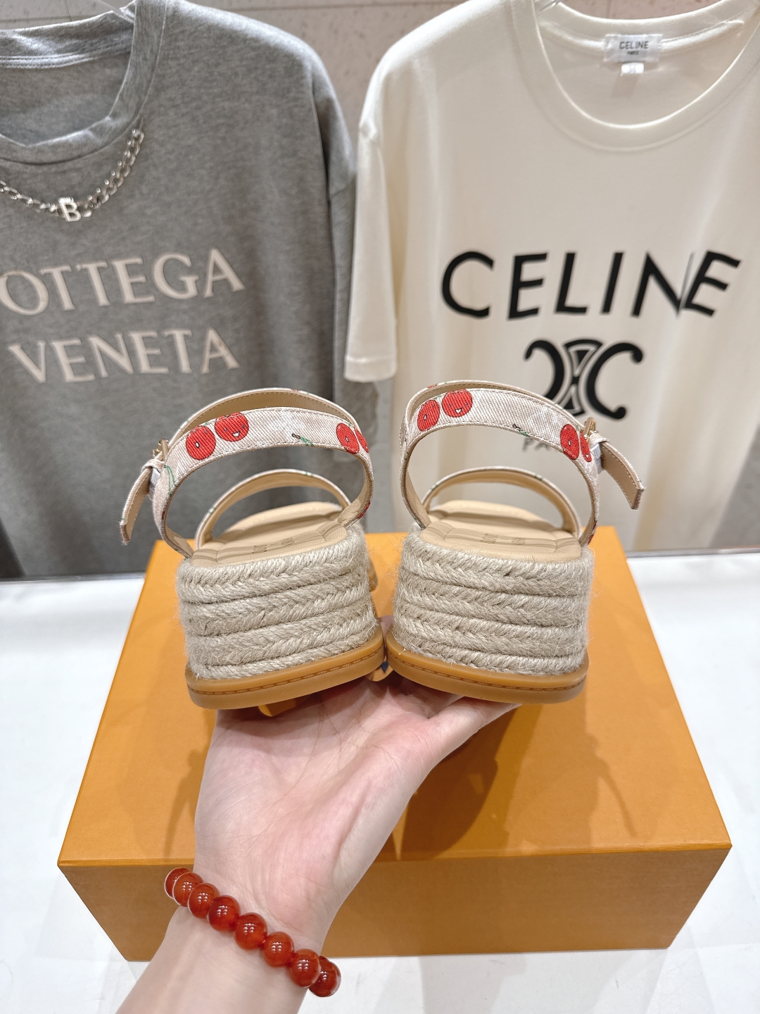 高版本出厂
  Louis Vuitton ss25 new arrival LV驴牌夏季系列新款麻绳底